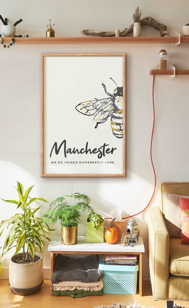 Grey Watercolour Manchester Bee Print Photo #2 With 'We Do Things Differently' - HD Manchester